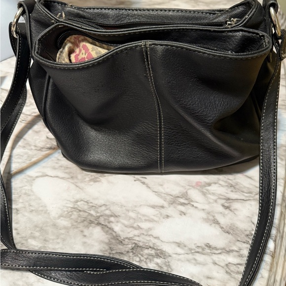 Elegant Black faux Leather Shoulder Bag - Picture 2 of 7
